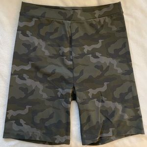 American Eagle camo bike shorts